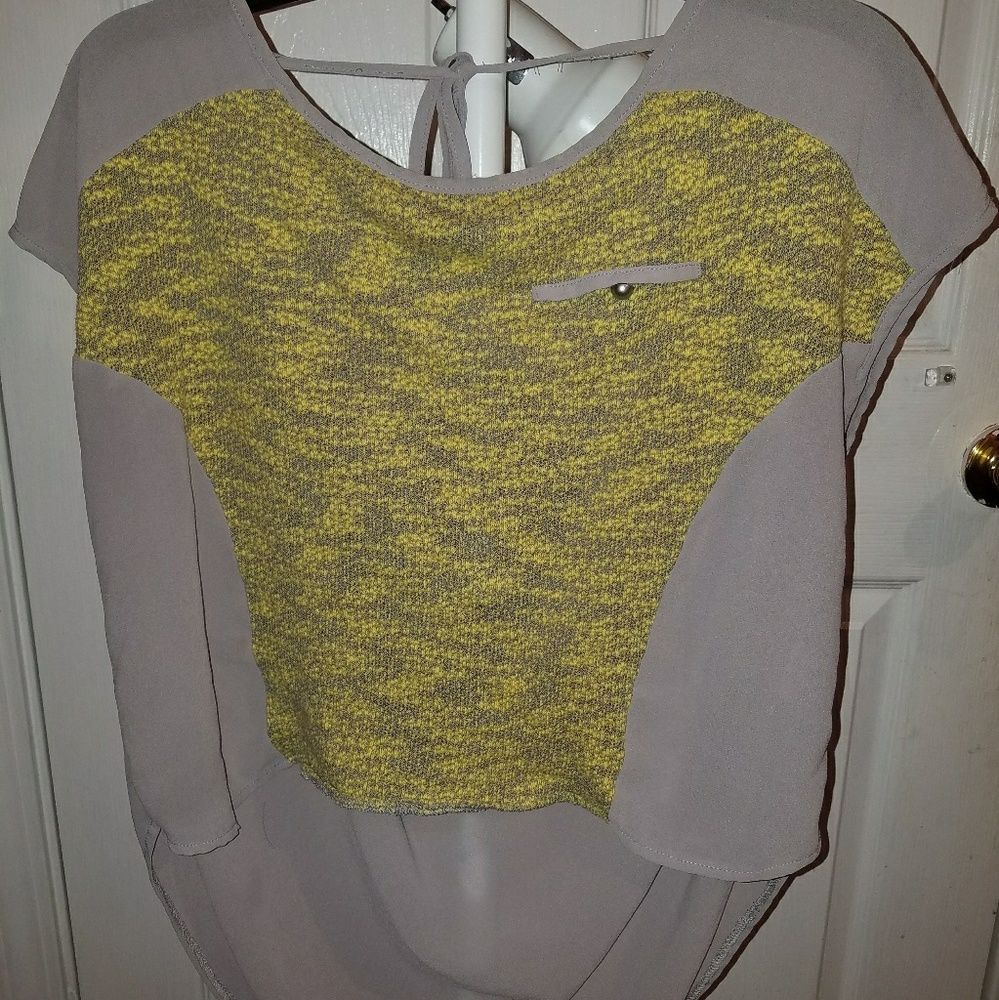 Gray/Yellow Top